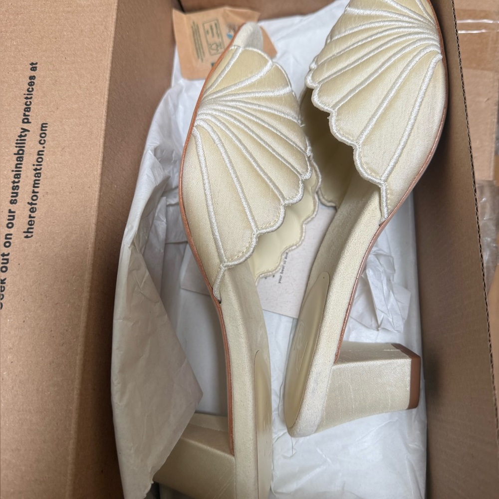 Reformation Waldena heels seashell cream puff block heel taffeta 8.5 - Picture 2 of 10